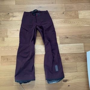 Women’s arc’teryx gore-tex two pocket ski pants.